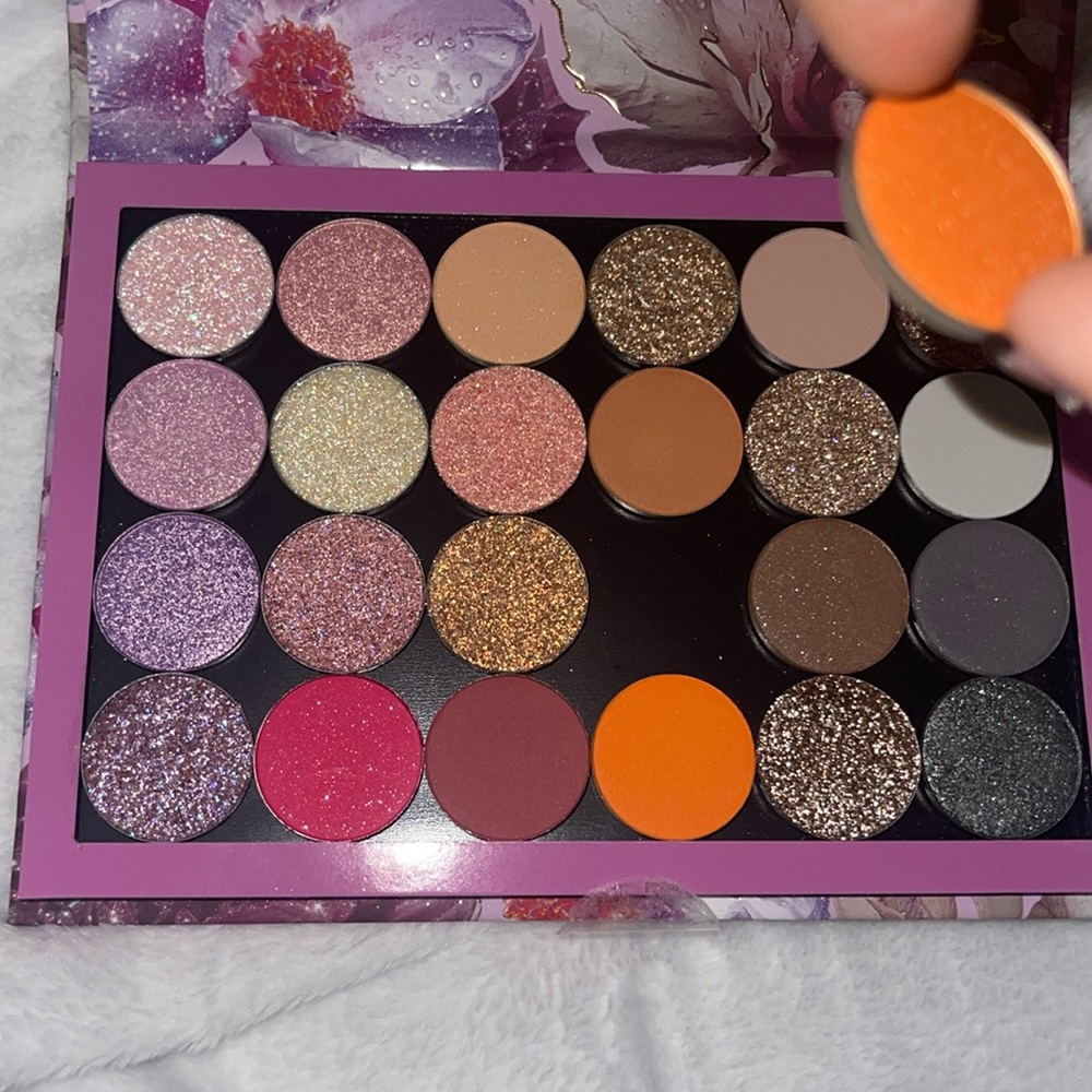 NEW💜 magnetic pallet🤩
